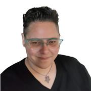 Licenciada en biología amante de los animales y gran empatía e paciencia