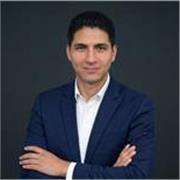 Profesor de Matemáticas imparte clases claras y prácticas para secundaria y nivel básico universitario