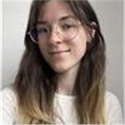 Diplômée d'arts plastiques à l'école des arts de la Sorbonne. Enjouée et souriante, peut vous aider à libérer votre touche créativ
