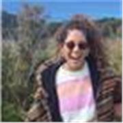Profesora argentina de pedagogía para niños, tallerista de artes plásticas, instructora en meditación y mindfulness.