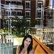 Englisht tutor providing lessons for children