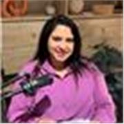 Passionate English teacher speaclailizing in general and Business English. I help learners of all ages improve their English.