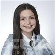 Graduada en Maestro de Educación Primaria especializada en Pedagogía Terapéutica ofrece clases de todas las áreas a niños y niñas