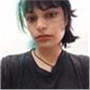 Estudiante avanzada de Bioquímica da clases de Química