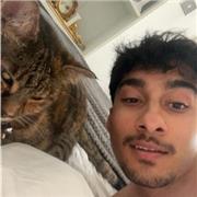 REMOTE LESSONS* I am a bilingual English speaker, with a strong level of fluency and a background within medicine. I was active in the Emergency Services, training as a paramedic for 2 years and am now currently a Student Radiographer! :)