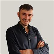 Als studierter Psychologe liegt es mir sehr am Herzen, dass sich meine Mitmenschen wohl und verstanden fühlen. Dieses Bestreben is