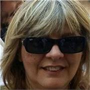 Docente di liceo del triennio impartisce lezioni di Matematica e Fisica