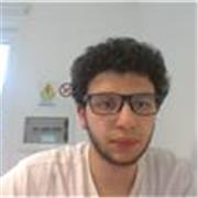 Studente diciassettenne che offre ripetizioni a studenti più giovani