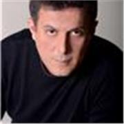 Sono un autore, regista e drammaturgo. Offro lezioni di scrittura creativa, recitazione, regia e drammaturgia