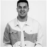 Trabajador social con experiencia con niños y niñas en entornos educativos y sociales a través de la divulgación de las ciencias