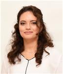 Profesora de inglés y psicóloga juvenil experta en métodos no formales de aprendizaje impartiendo clases online