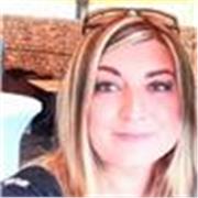Pedagoga imparte clase presencial y online en la provincia de Girona