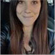 Laureata in legge, impartisce lezioni in tutte le materie umanistiche per qualsiasi ordine e grado