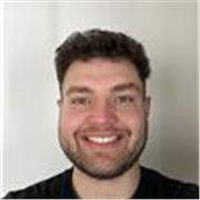 Insegnante di inglese con doppia laurea e esperienza internazionale, offre lezioni online e personalizzate per adulti e studenti