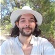 Expert en programmation informatique dispense cours théoriques et exercices pratiques pour développer votre propre application.