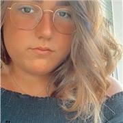 Docente di lingue impartisce lezione di inglese, spagnolo, tedesco, italiano