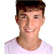 Me gusta ayudar a las personas y ayudar a aprender a los demás,además me fascinan las ciencias,la filosofía y la historia.