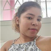 Profesora con ganas de enseñar de la mejor manera la base de las matemáticas a niños