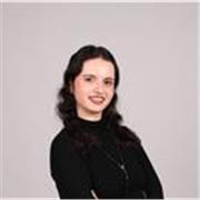 Doble titulada por Cambridge y la EOI en un B2 de Inglés. Con experiencia dando clases particulares a niños de primaria.