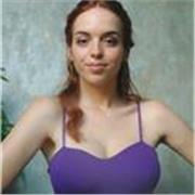 Graduada en Filosofía capacitada para dar clases de refuerzo a niños y adolescentes (de primaria a Bachillerato) en varias materias