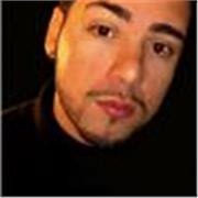 Dou aulas na área de Biomedicina. Entre as áreas de genética e análises clínicas