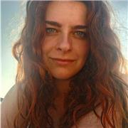 Me defino como una profesora cercana, creativa y muy adaptable. Me gusta conectar con cada niñ@ desde la empatía y el entusiasmo.