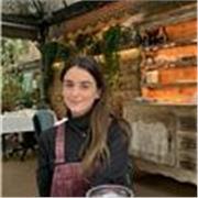 Profesora de Inglés que imparte clase a niños de secundaria y bachillerato