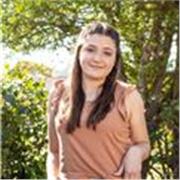 Me considero responsable, comprometida, cumplidora, carismática. Mis clases estarían orientadas a personas que se encuentren en el desarrollo del nivel secundario.