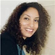 Artiste cotée Akoun et animatrice depuis plus de quinze années donne cours de peinture dessin à domicile . Débutant a confirmé