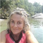 Laureata in Architettura e diplomata al Liceo Classico, impartisce ripetizioni di Italiano, Storia dell'Arte e aiuto compiti