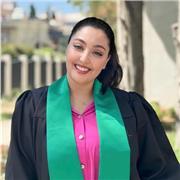 Profesora de lengua española para extranjeros. Con una licenciatura en Filología española y un máster en traducción, mi pasión por la lengua y la cultura española me ha llevado a comprometerme en la enseñanza del español a estudiantes internacionales. Mi