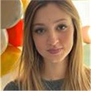 Ragazza del quinto anno di liceo scientifico con certificazione C1 in lingua inglese