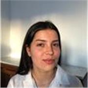 Alumna de francés durante 6 años, título oficial de B2 (delf). En constante contacto con la lengua.
