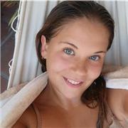 Soy maestra de Educación infantil, tengo 29 años y me considero una persona con alta capacidad de aprendizaje y muy creativa.