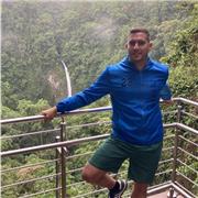 Estoy especializado en formar jardineros. Especialmente para construcción de jardines, poda de arbol ornamental, y para plantacion