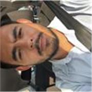 Maestro de economía con experiencia en finanzas