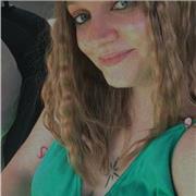 Studentessa universitaria con certificato di specializzazione B1 in inglese