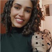 Professora de matemática, física e química, ensina todas as crianças e adolescentes
