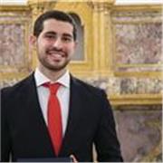 Laureato in giurisprudenza con il massimo dei voti e con preparazione per il concorso in magistratura offre lezioni private in materie giuridiche, sia per i ragazzi delle superiori sia per gli studenti universitari.