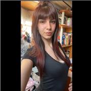 Profesora de ingles, con título C1 de Cambridge, que ha estudiado toda primaria y E.S.O. en inglés. A todos los públicos y niveles