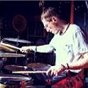 Insegnante di batteria laureato in percussioni e diplomato nell'accademia Wizdom drum school di Massimo Russo (catena mondiale di scuole di batteria gestita da Dom Famularo) cerca lavoro come insegnante di musica, armonia, solfeggio o strumento