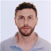 Profesor titulado en cine y audiovisual, dibujo, diseño, artes gráficas, economía y márketing con más de doce años de experiencia
