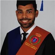 Estudiante de Ingeniería biomédica da clases de inglés y matemáticas