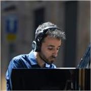 Offro lezioni online e in presenza per approcciarsi alla musica in generale, al solfeggio,e alla produzione musicale
