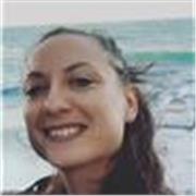 apporte un accompagnement personnalisé pour aider une personne à atteindre ses objectifs professionnels ou personnels