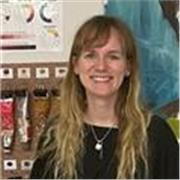 I have been an art and photography teacher for nearly ten years and have guided many students to develop successful projects.