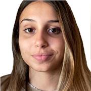 Profesora de apoyo para niños de primaria