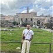 Soy una persona apasionada por la historia y la enseñanza, con gran interés en acercar el pasado a los más pequeños