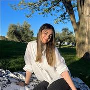 Hola soy Carol, tengo la ESO y el Bachillerato y a día de hoy estoy estudiando marketing. Me gustan mucho los niños y enseñar. Prepararme las clase antes de ir para que sea un rato productivo, incluso organizar minijuegos para aprender.