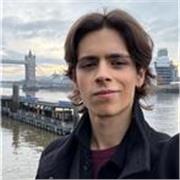 Estudiante avanzado de Economía con amplia experiencia en educación